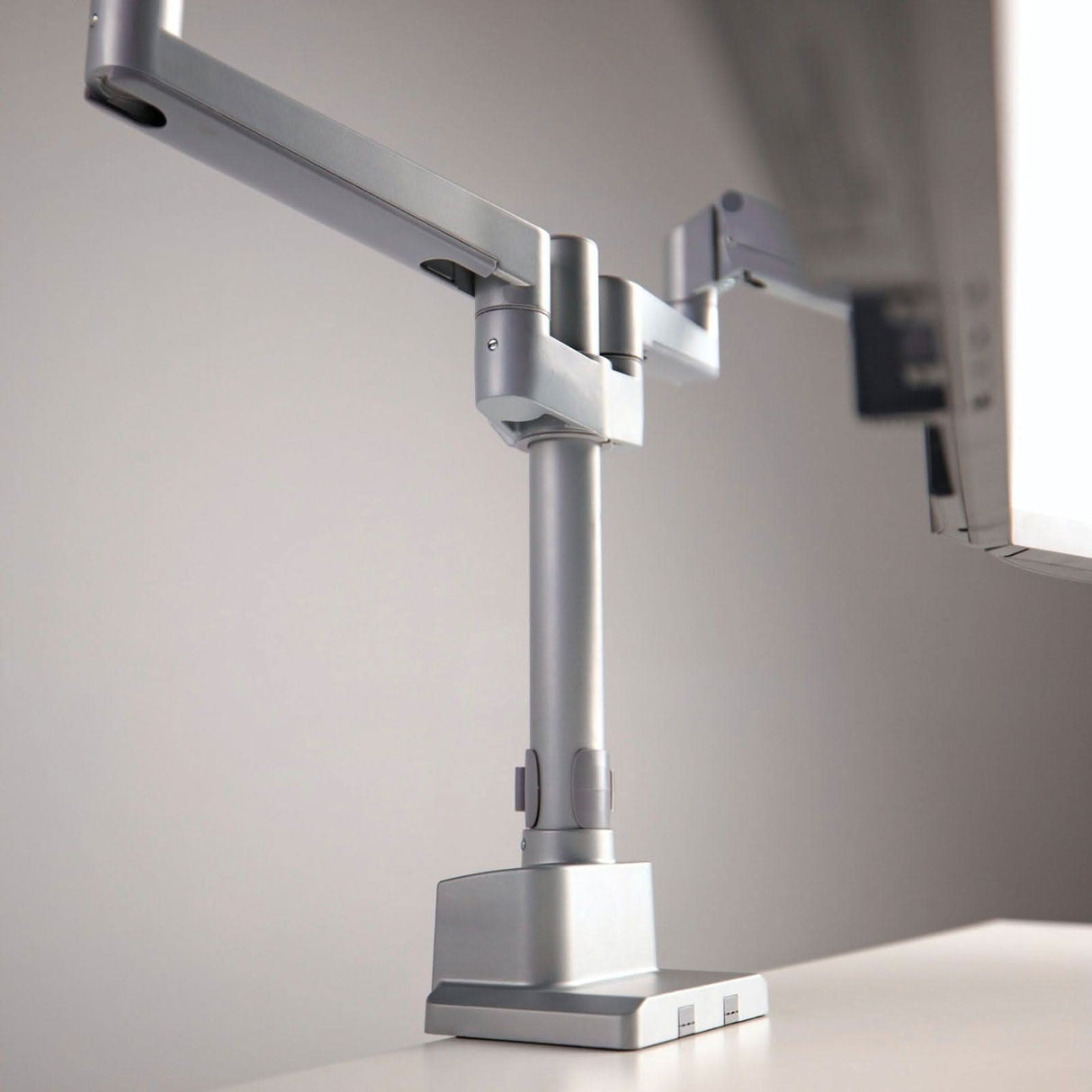 Monitor Mount - Full Motion Dual Monitor Desk Mount, Height Adjustable with Gas Spring Arms - Mount-It! - MI-6772